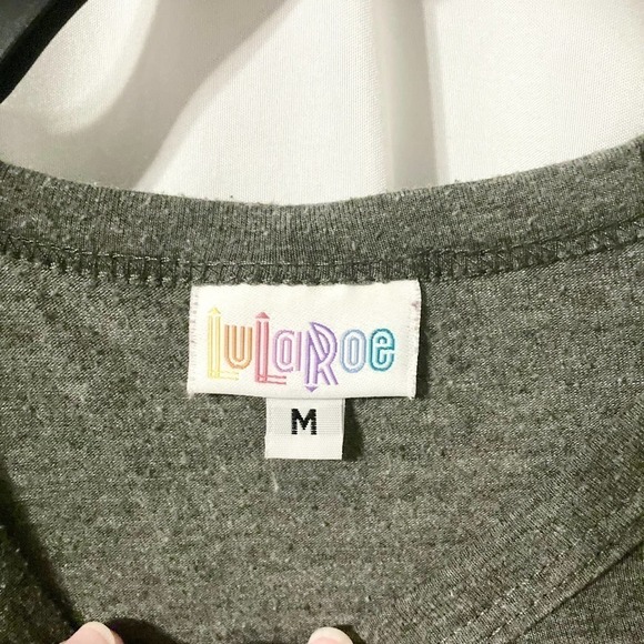 LulaRoe Women's M Gray Randy Top with Blue and Pink Geometric Sleeves - Picture 8 of 9